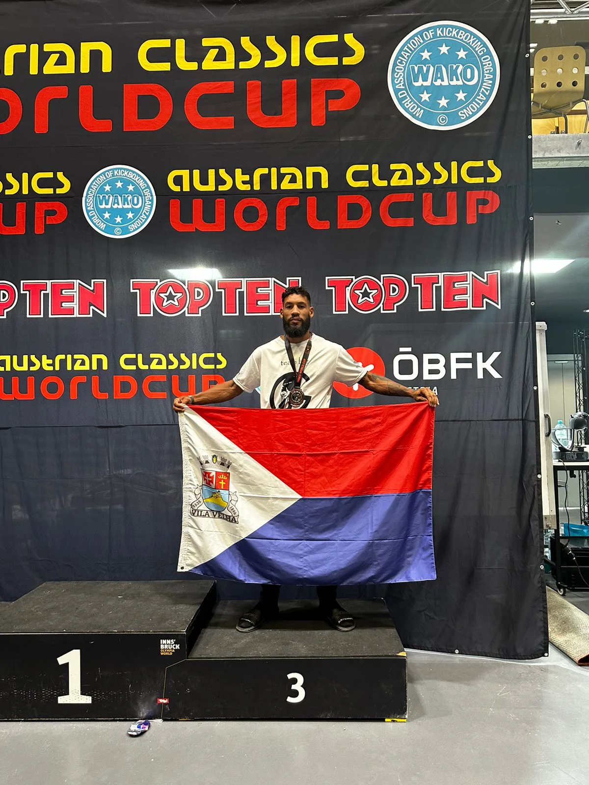 Bronze na Copa do Mundo de Kickboxing, capixaba 'Shrek' comemora grande passo na carreira