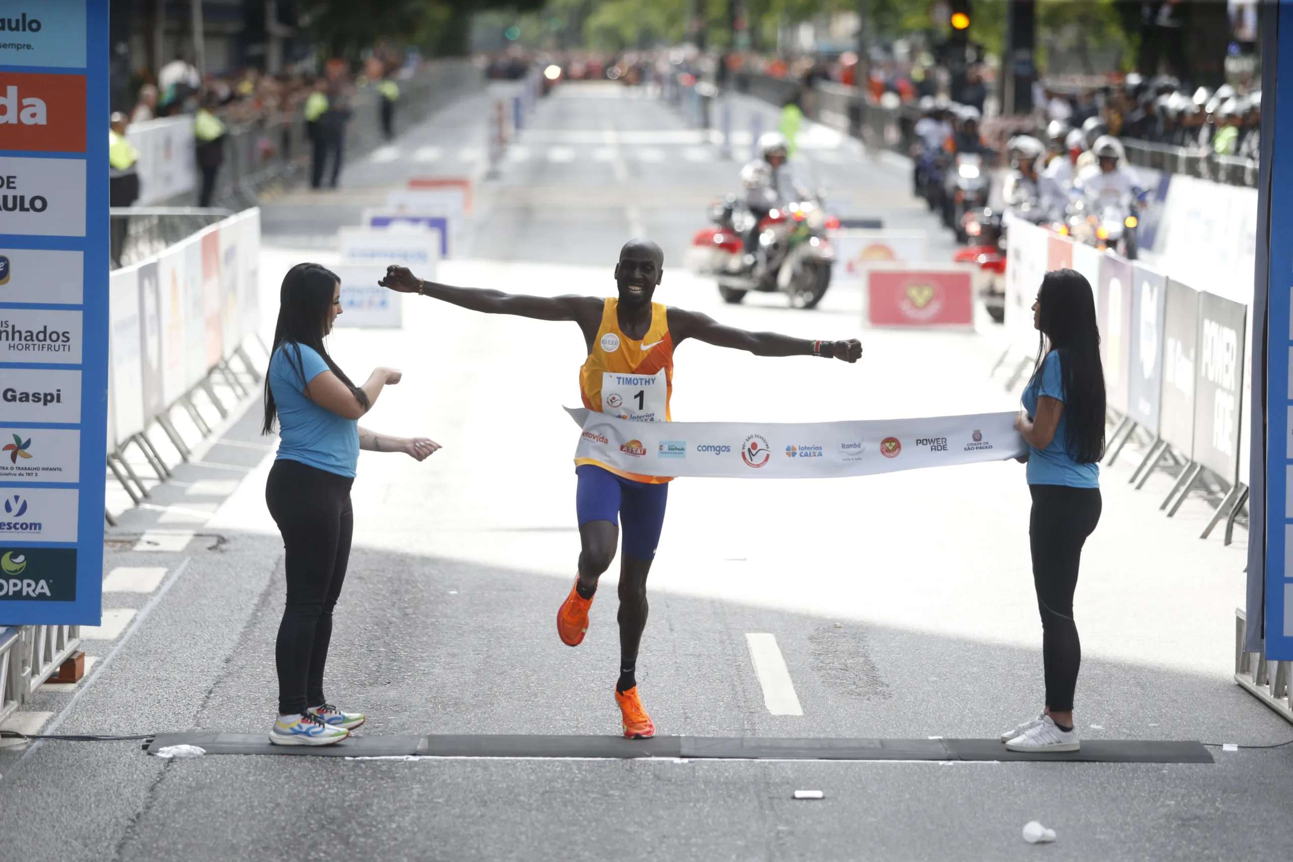 São Paulo (SP), 31/12/2023 – Em sua 98ª edição, a Corrida Internacional de São Silvestre reuniu 35 mil corredores na Avenida Paulista, em São Paulo. – Vencedor categoria masculino Timothy Kiplaglat do Quenia. Foto Paulo Pinto/Agência Brasil