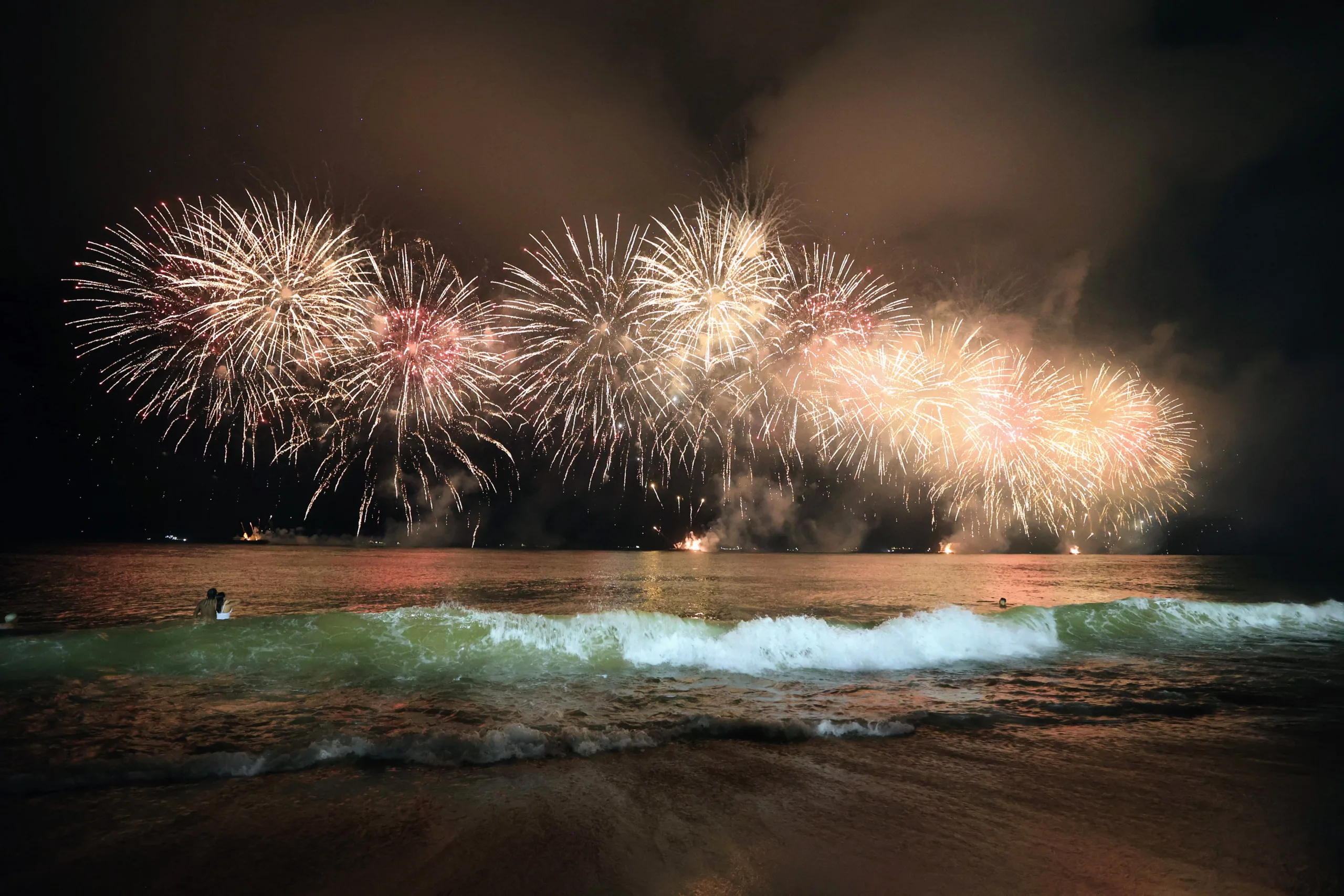 Veja onde curtir a queima de fogos de Ano Novo na Grande Vitória