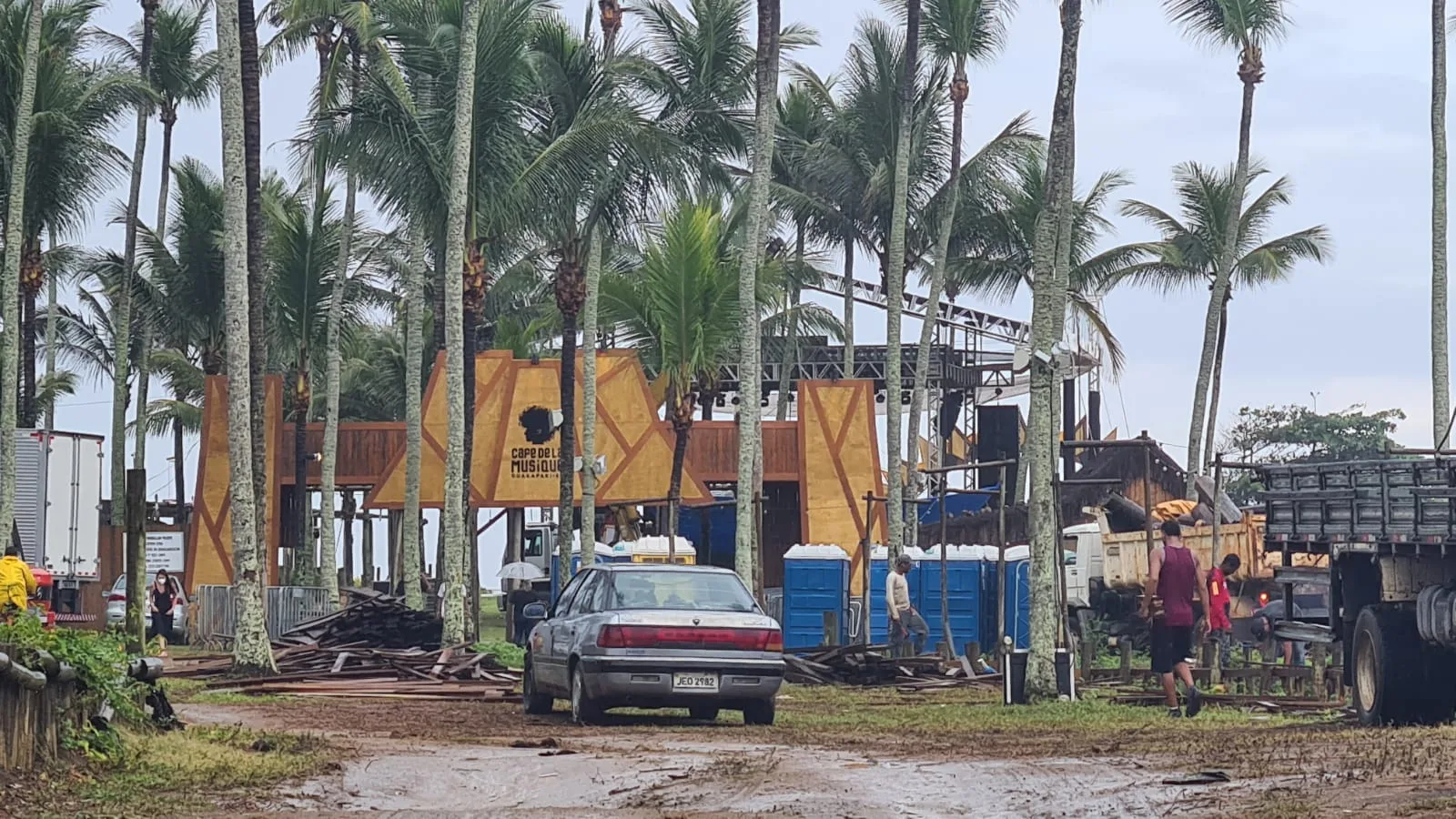 Com fila na porta, beach club continua impedido de abrir para show nesta quarta em Guarapari