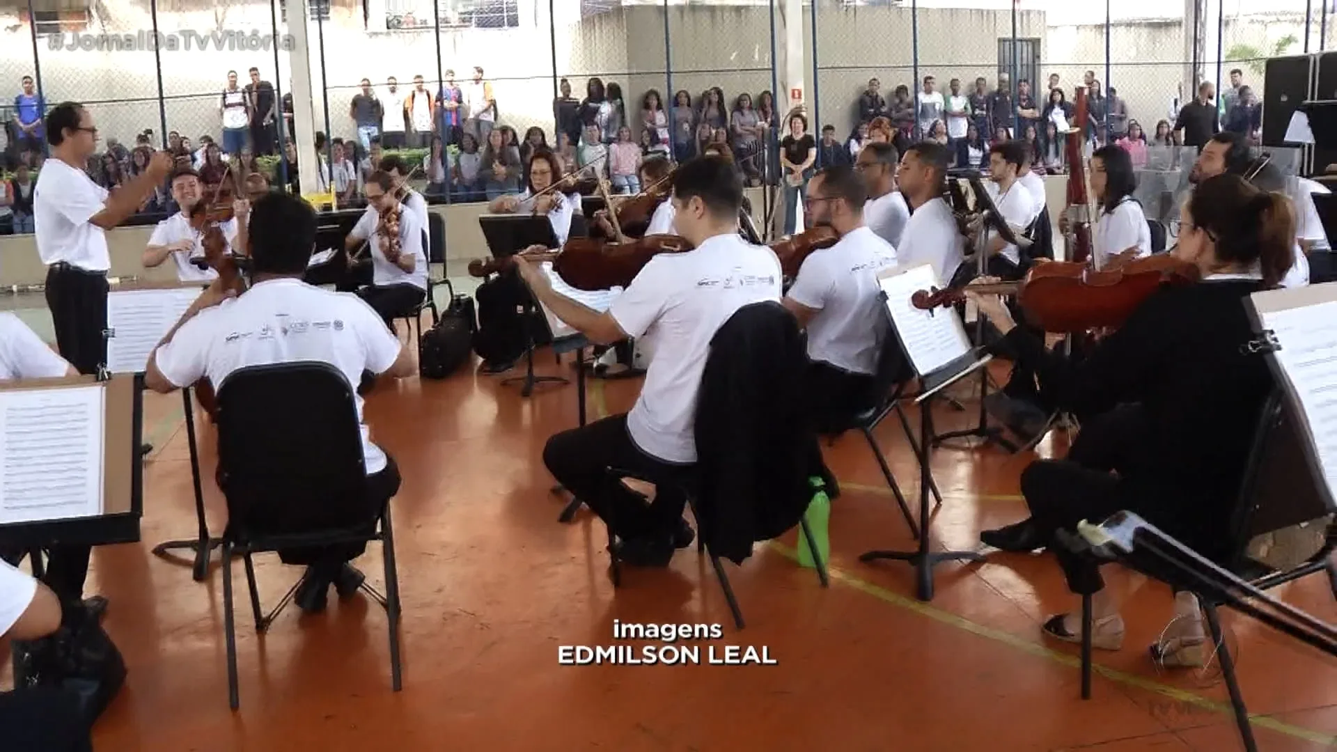 Orquestra leva músicas a escolas de periferia da Grande Vitória