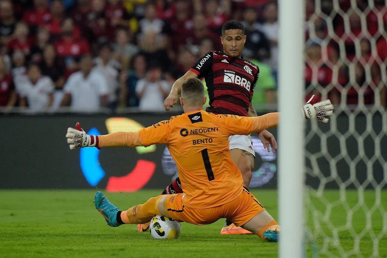 Flamengo não aproveita chances e empata com o Athletico-PR na Copa do Brasil