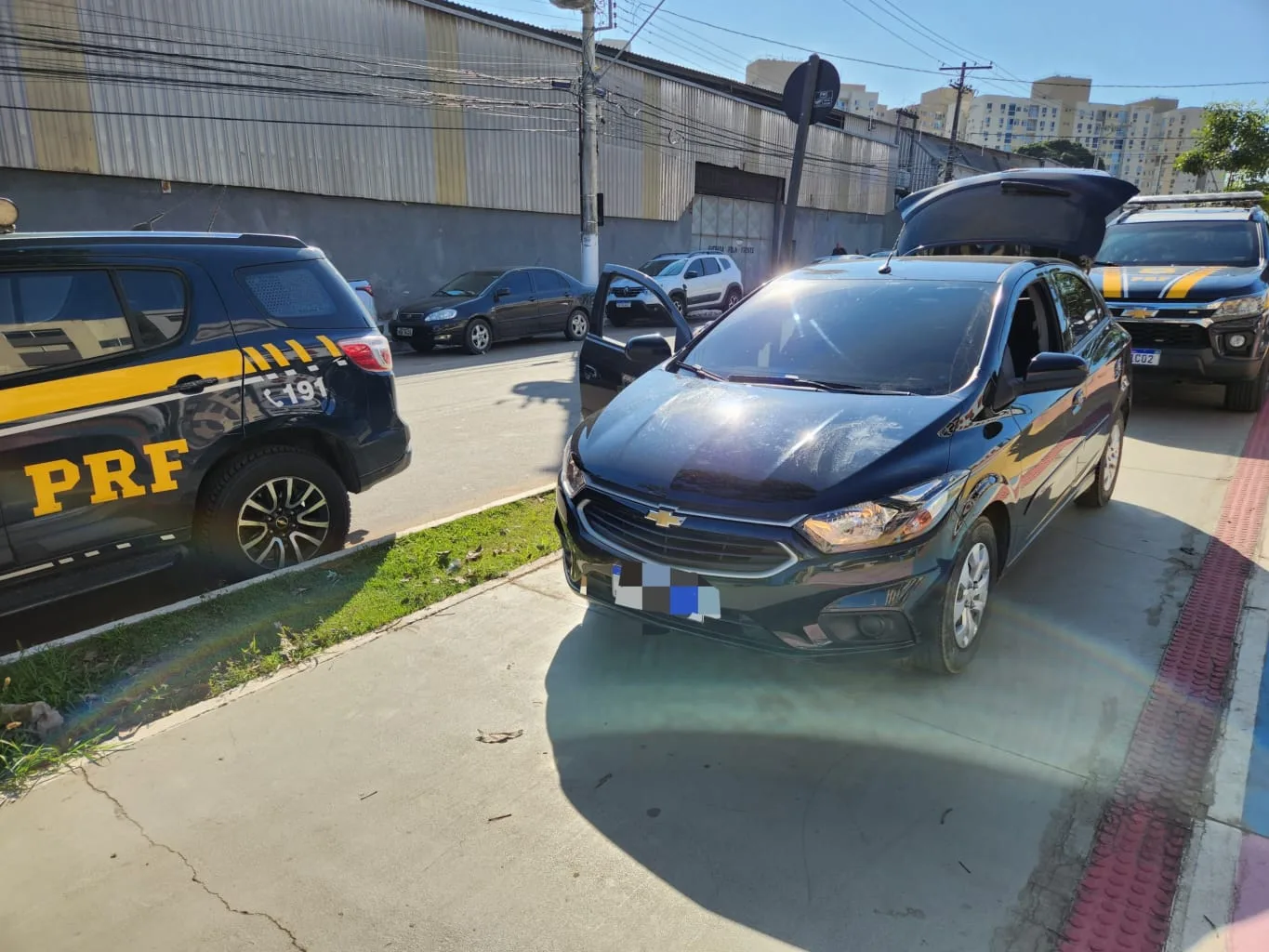 Carro usado em assaltos é apreendido pela PRF em Cariacica