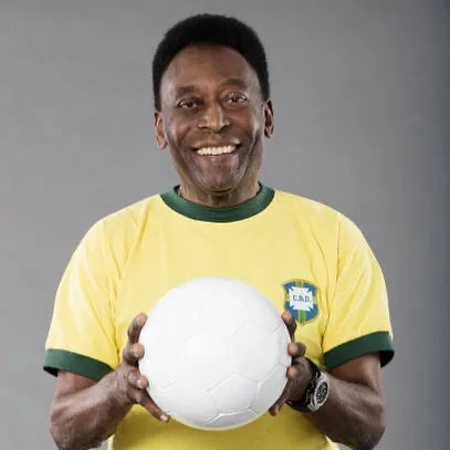 Curado da infecção urinária, Pelé tem alta após 2 semanas internado no hospital