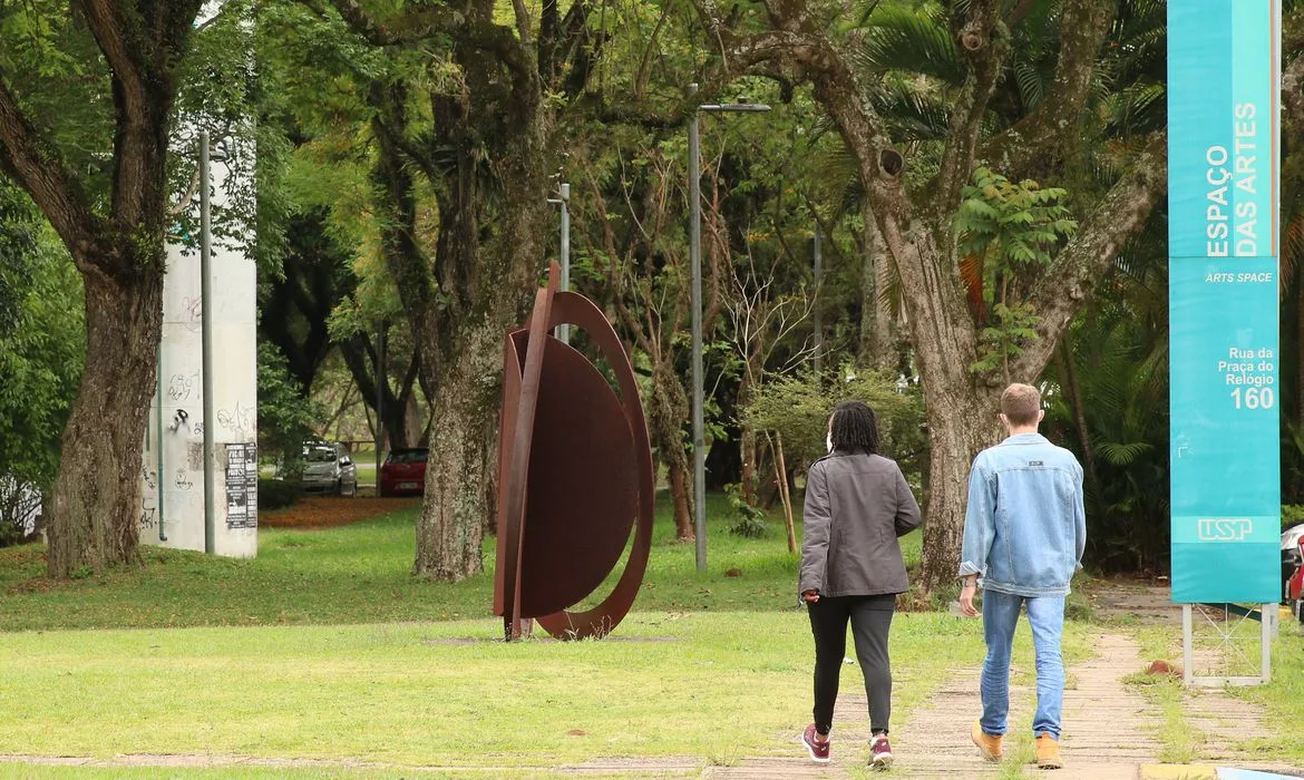 São Paulo – Volta às aulas presenciais dos alunos de graduação imunizados contra a covid-19 na Universidade de São Paulo (USP), no campus Butantã.