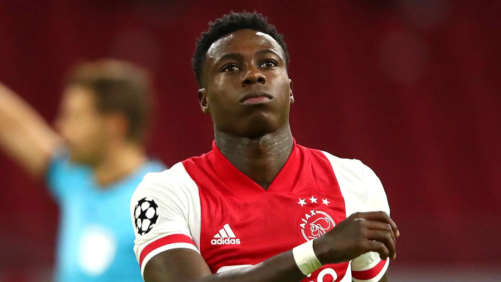 Atacante do Ajax, Promes é preso na Holanda acusado de esfaquear um familiar