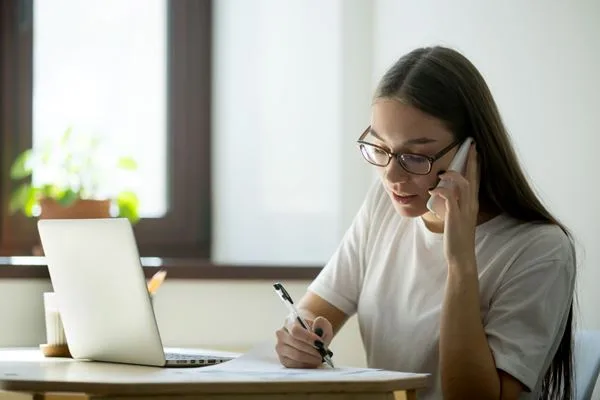 Especialista responde dúvidas sobre taxas de roaming internacional