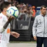 Técnico Carille cobra elenco e diz que Corinthians não fez nem '10 bons jogos no ano'