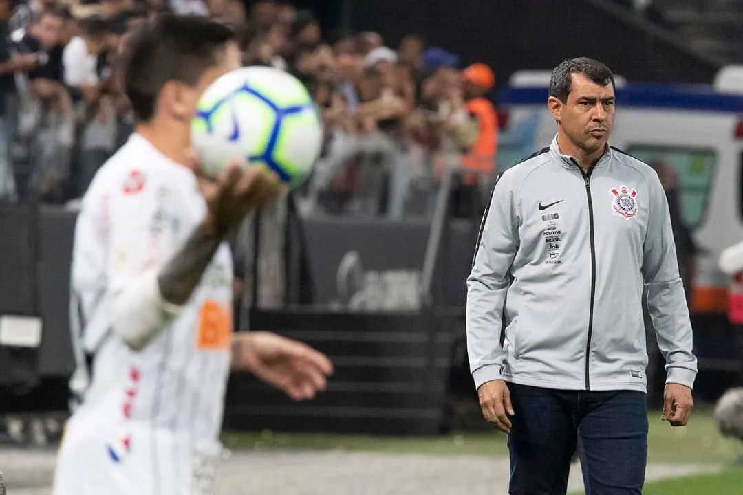 Técnico Carille cobra elenco e diz que Corinthians não fez nem '10 bons jogos no ano'