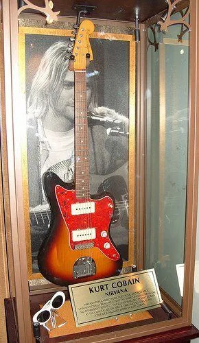 Guitarra de Kurt Cobain é vendida por cerca de R$ 8 milhões