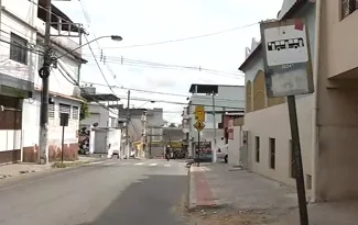 Jovem é assaltada no ponto de ônibus a caminho do trabalho