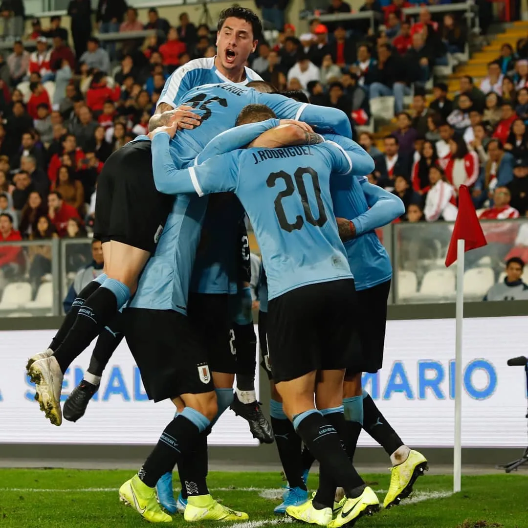 Com um jogador a menos, Uruguai arranca empate com seleção peruana em Lima