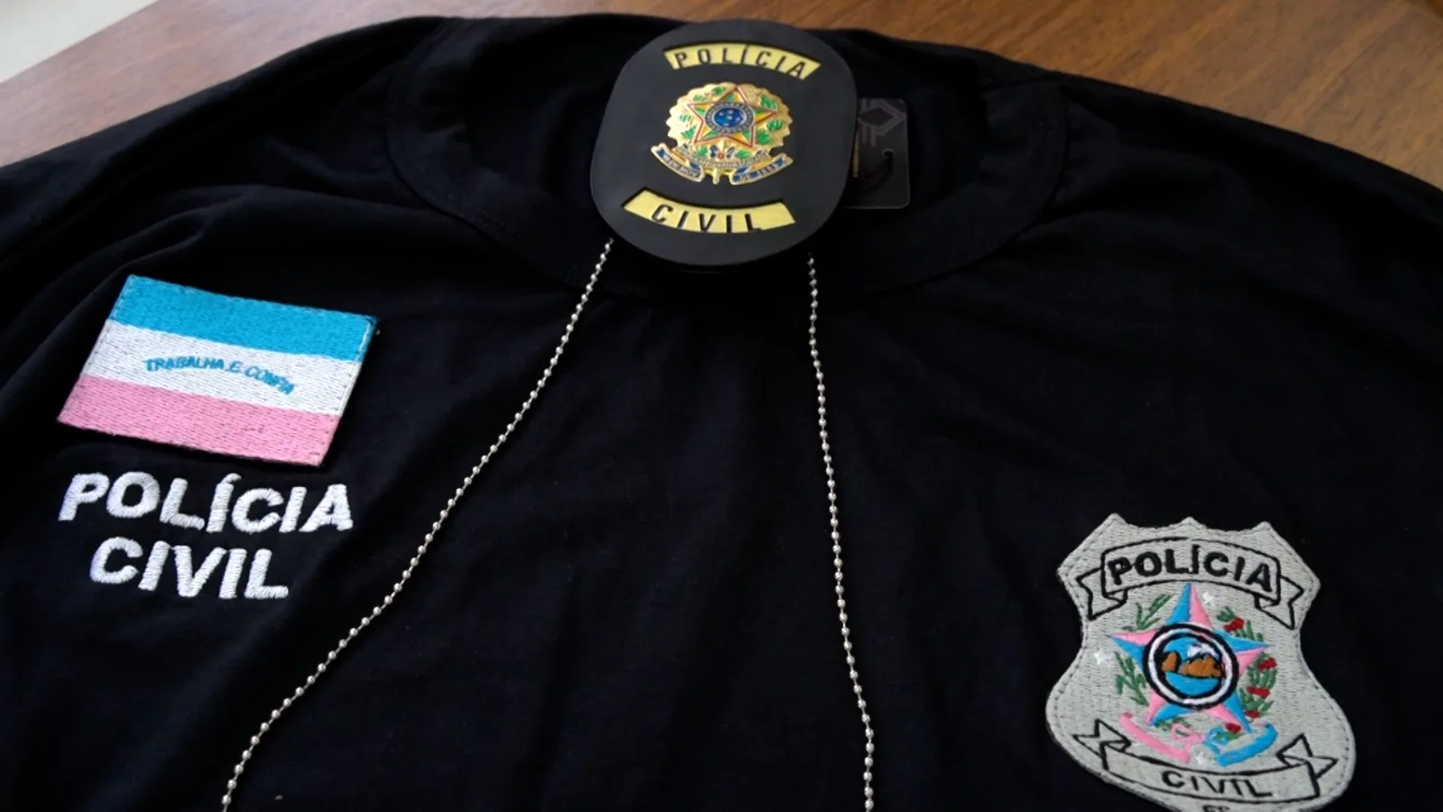 Uniforme falso da Polícia Civil do ES é vendido pela internet