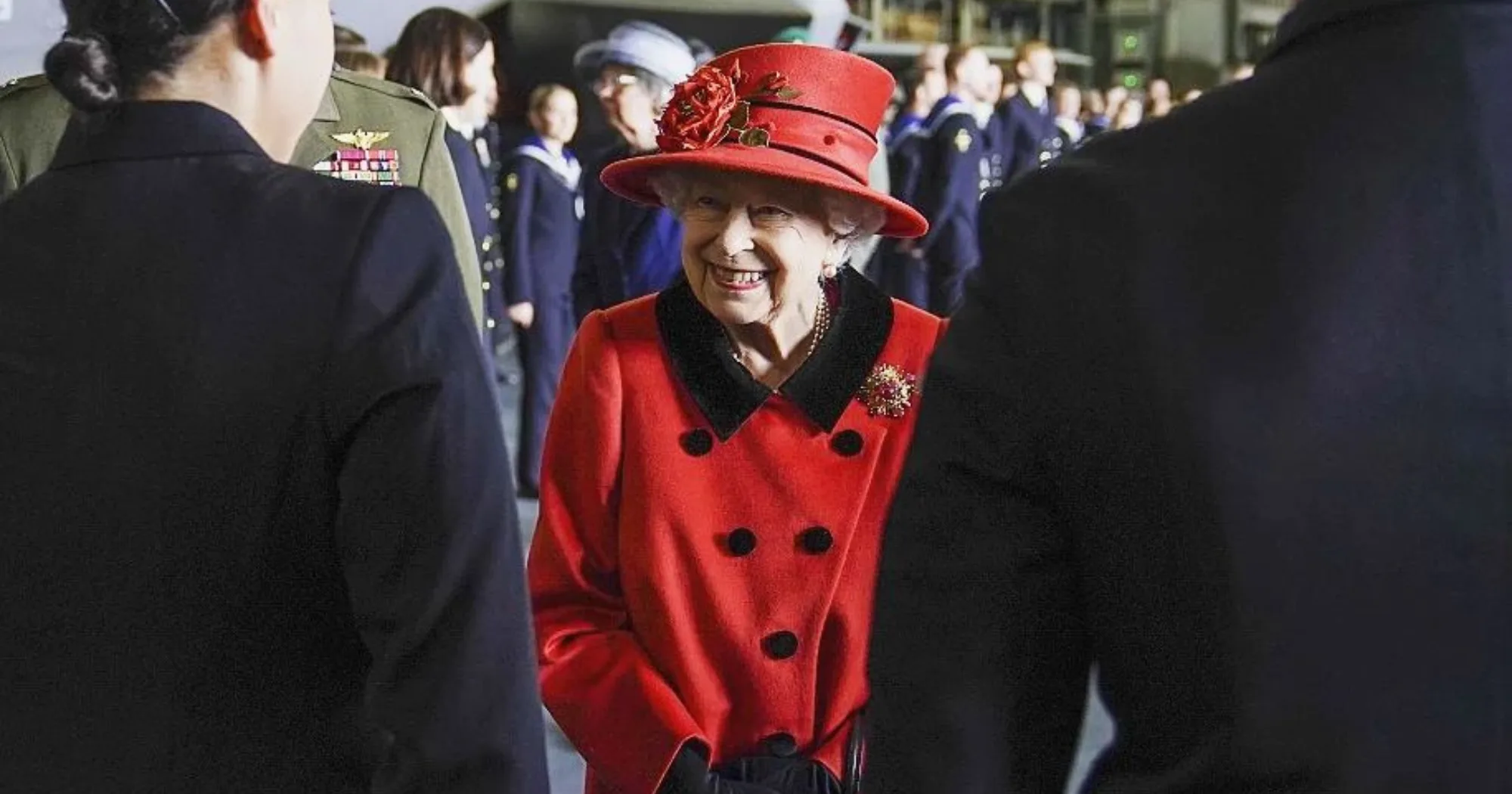 FBI revela que rainha Elizabeth II quase morreu assassinada em plano bizarro nos EUA