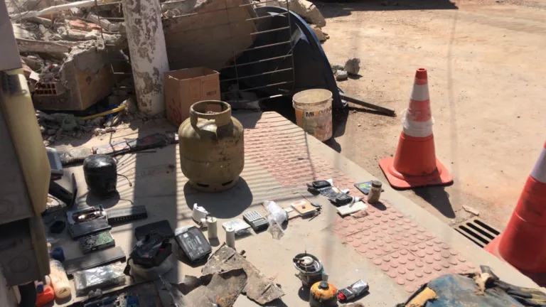 Material de solda é achado em prédio que desabou e vira hipótese para explosão em Vila Velha