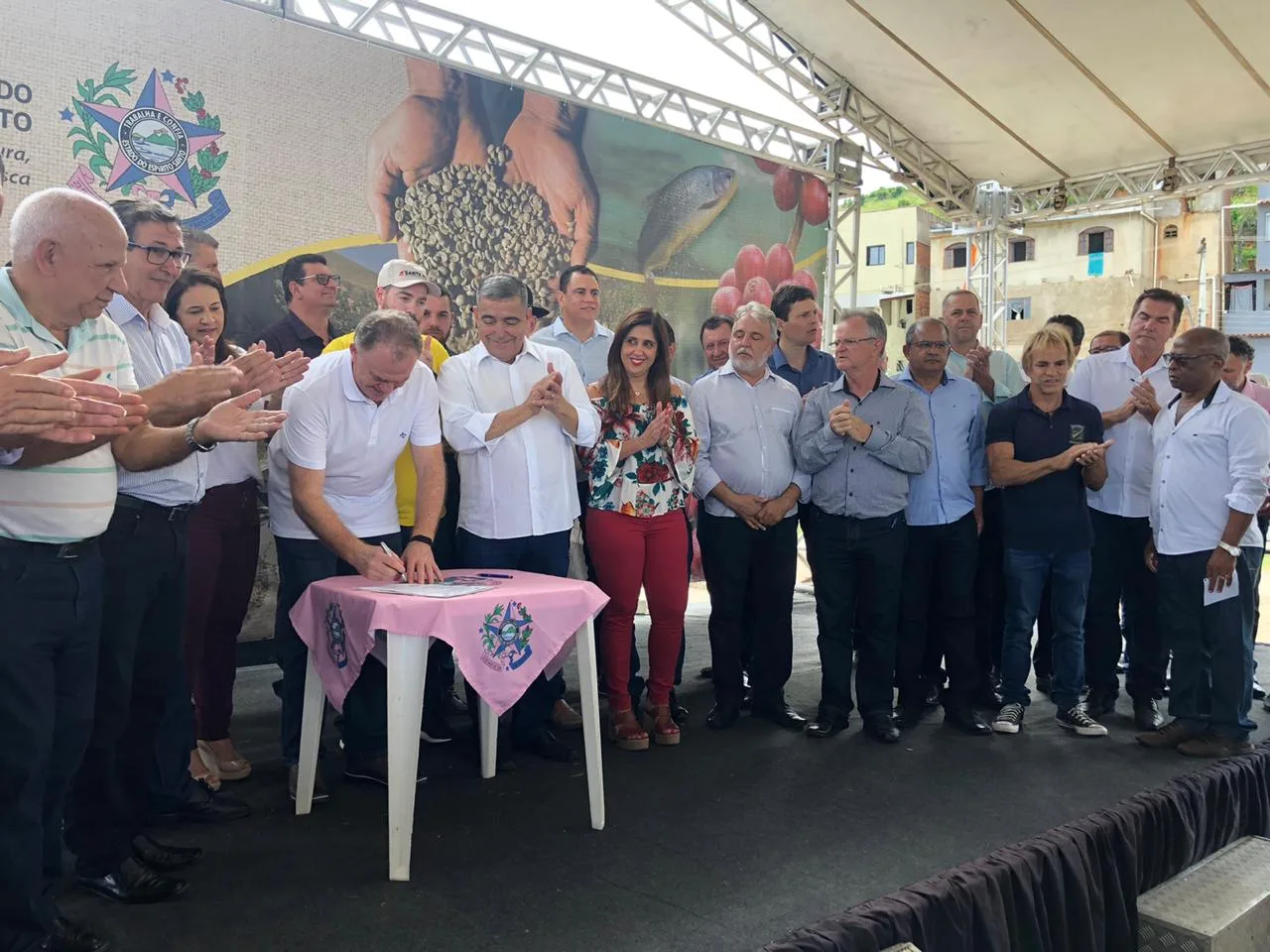 Governador do Estado visita Colatina e anuncia convênios e ordens de serviços para vários municípios