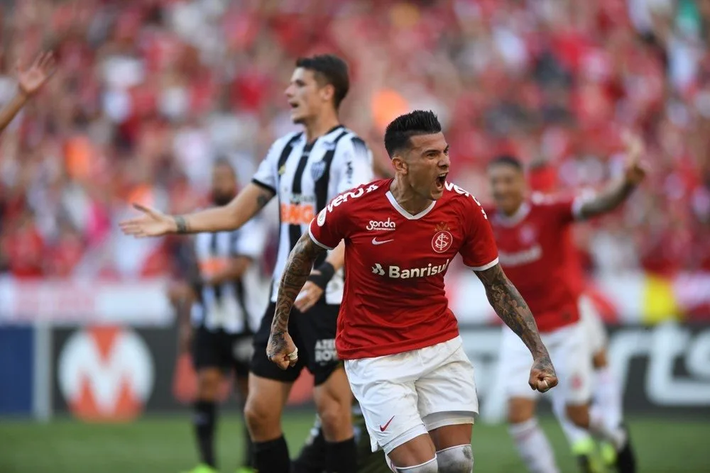 Internacional vira sobre o Atlético-MG e finaliza o Brasileirão em sétimo lugar