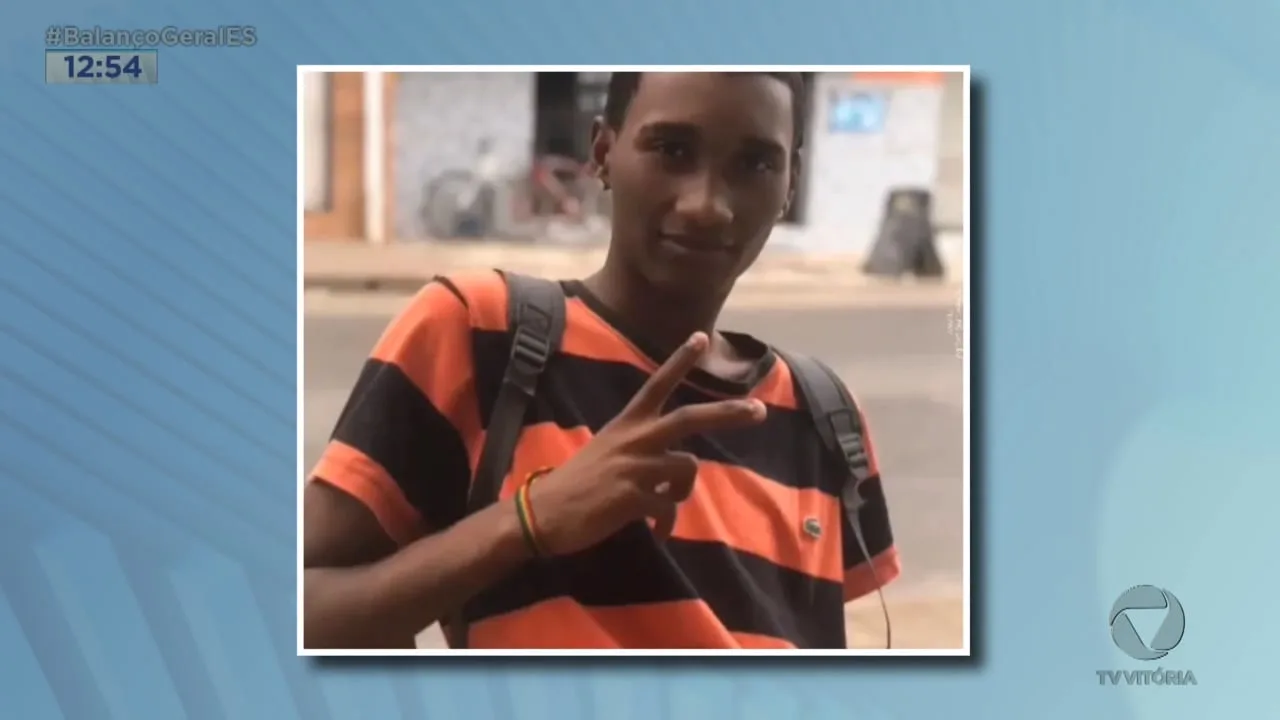 Jovem é assassinado de madrugada em Cariacica e família diz que ele era trabalhador.