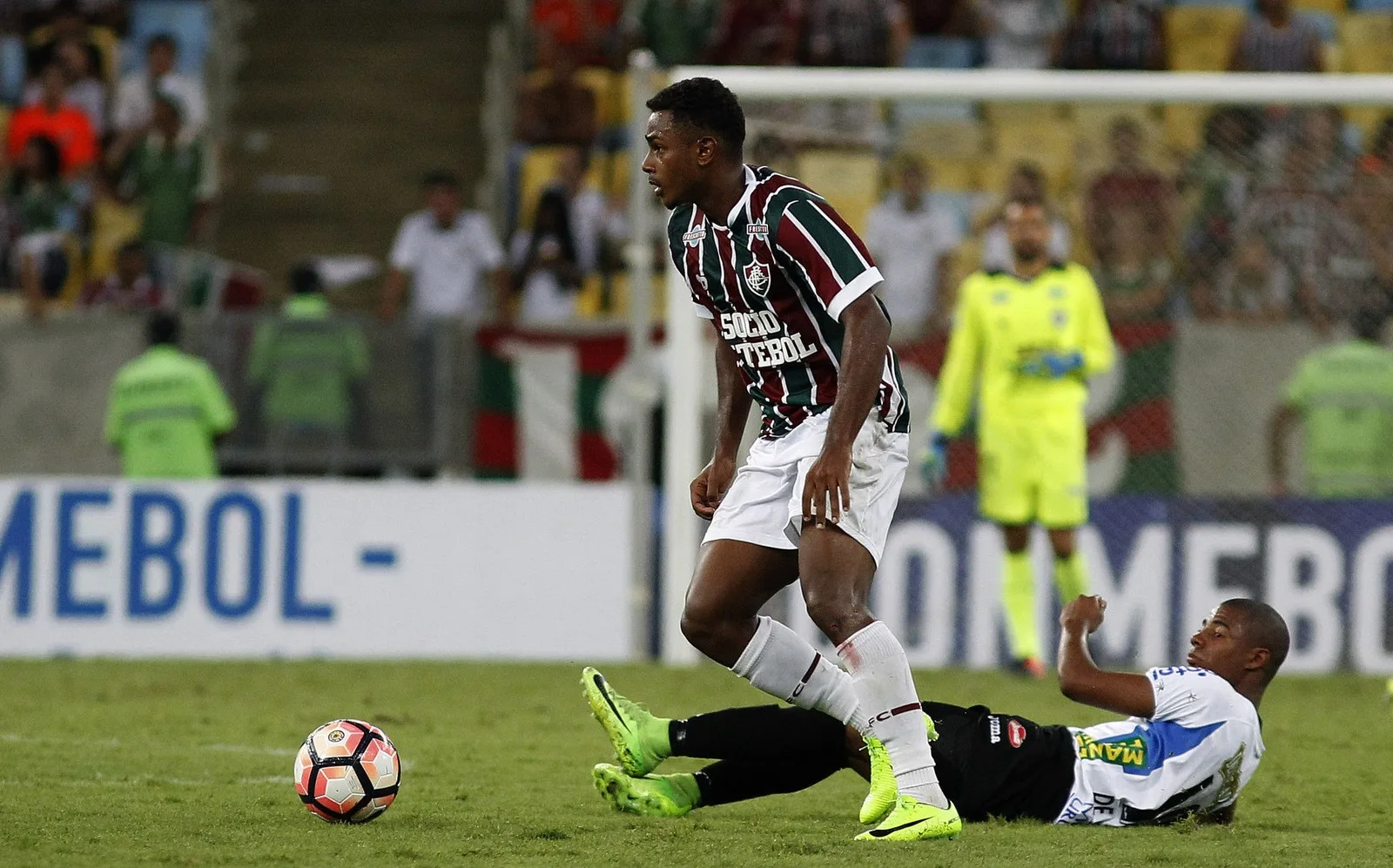 Wendel assina novo contrato e renova com o Fluminense até 2020