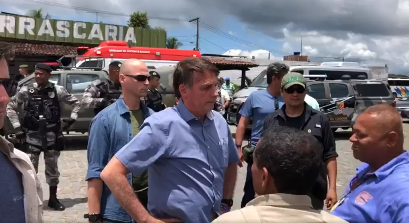 De férias, Bolsonaro visita Farol da Barra em Salvador