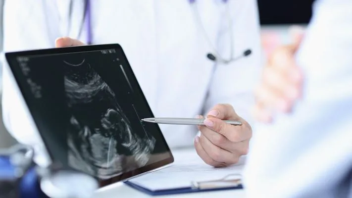 Medicina fetal: especialidade permite operar bebês ainda na barriga da mãe