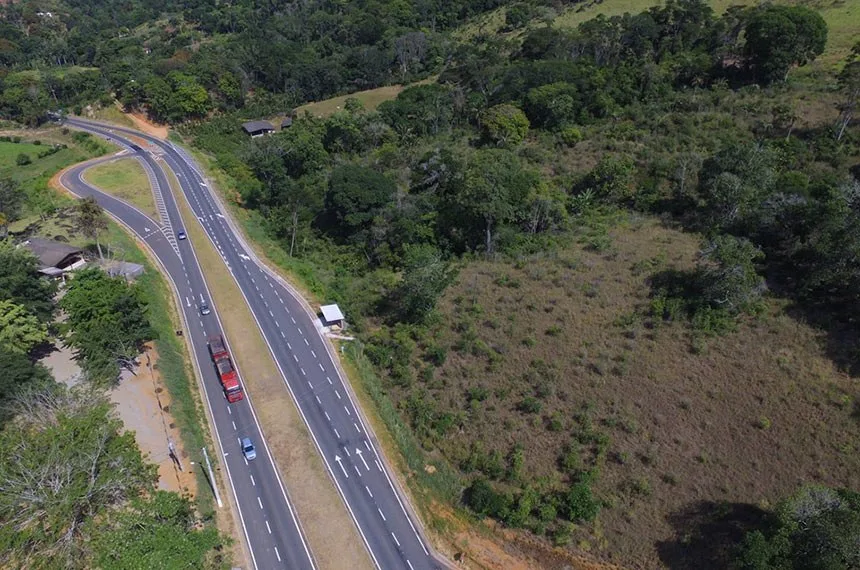 Assalto "dá errado" após trio parar no caminho para pedir oração em Aracruz