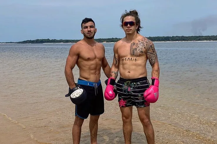 Whindersson Nunes ensaia seu retorno para o boxe amador com luta entre YouTubers