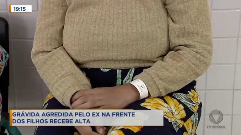 Grávida agredida pelo ex-companheiro na frente dos filhos recebe alta do hospital