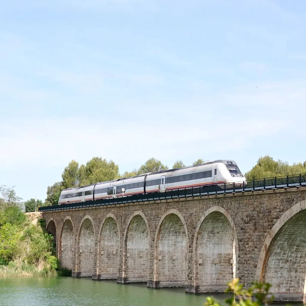 Operadora de trem espanhola lança novos serviços de alta velocidade na França