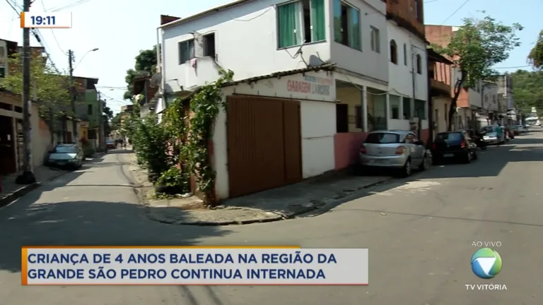 Criança de 4 anos baleada em tiroteio permanece internada