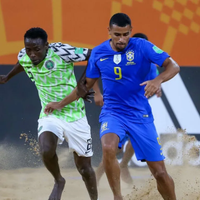 Brasil vence Nigéria e pega a Rússia nas quartas do Mundial de Futebol de Areia