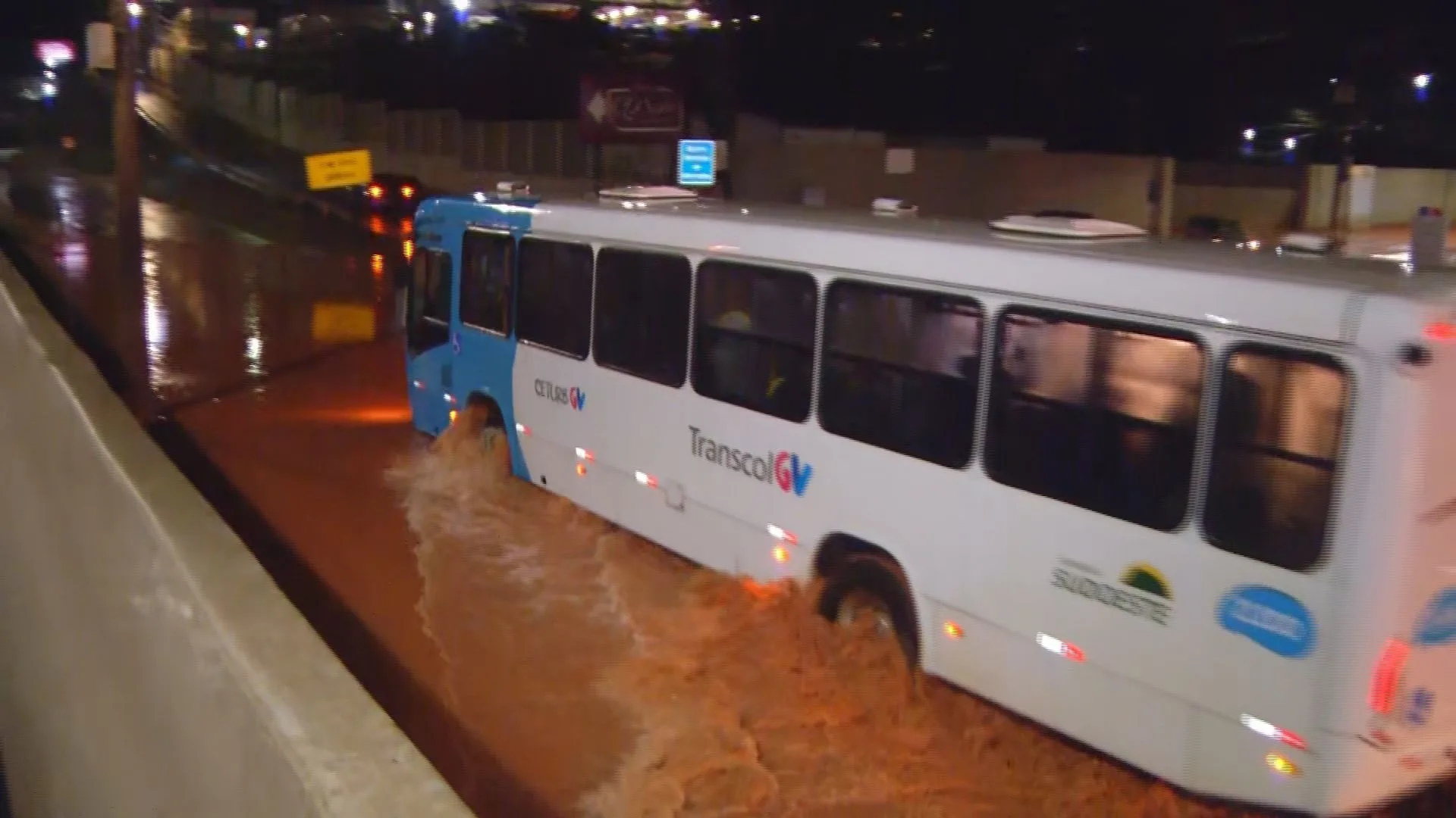 Chuva causa alagamentos na Grande Vitória e no interior do ES