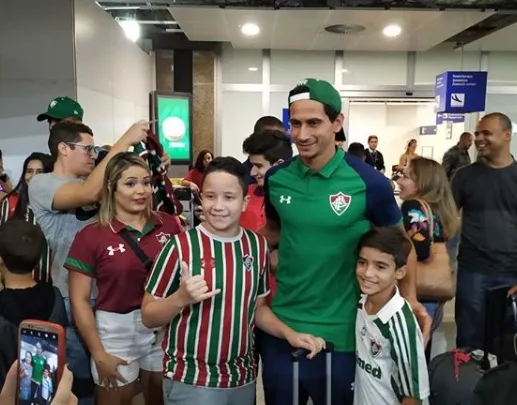 Pressionado, Flu tem desembaque tranquilo em Fortaleza após temer protesto no Rio