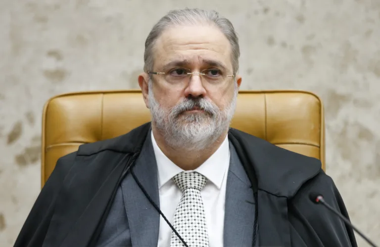 Augusto Aras diz adeus à PGR nesta terça; Lula ainda não escolheu sucessor