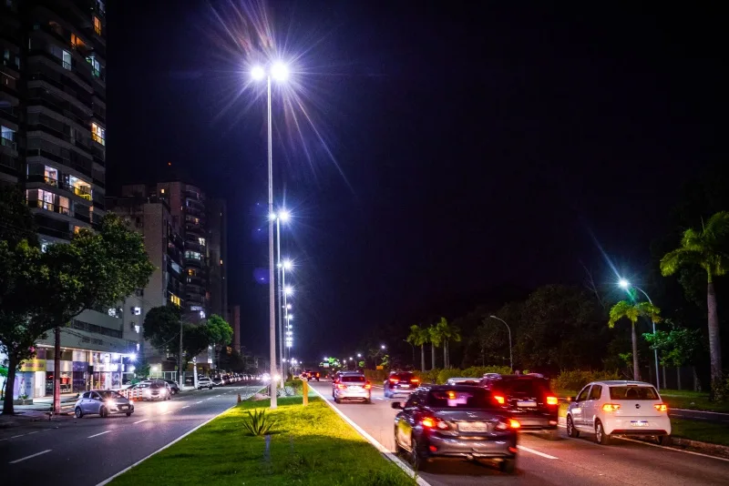 Iluminação na Avenida Norte Sul