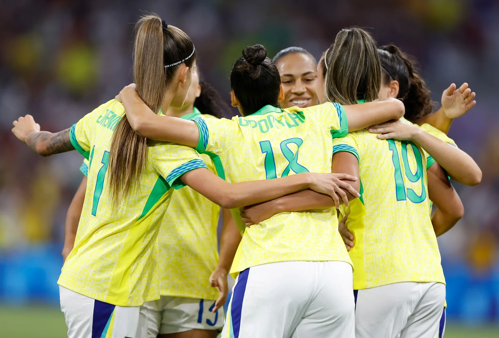 Brasil derrota Espanha e garante lugar na final do futebol feminino