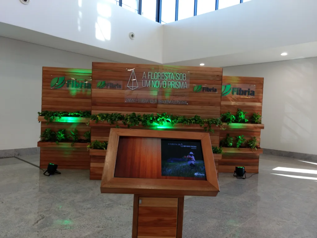 Exposição interativa sobre floresta plantada chega ao Aeroporto de Vitória