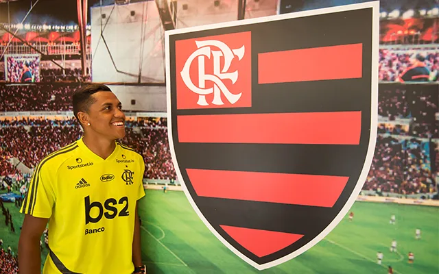 Oficial! Capixaba Pedro Rocha é apresentado como reforço no Flamengo