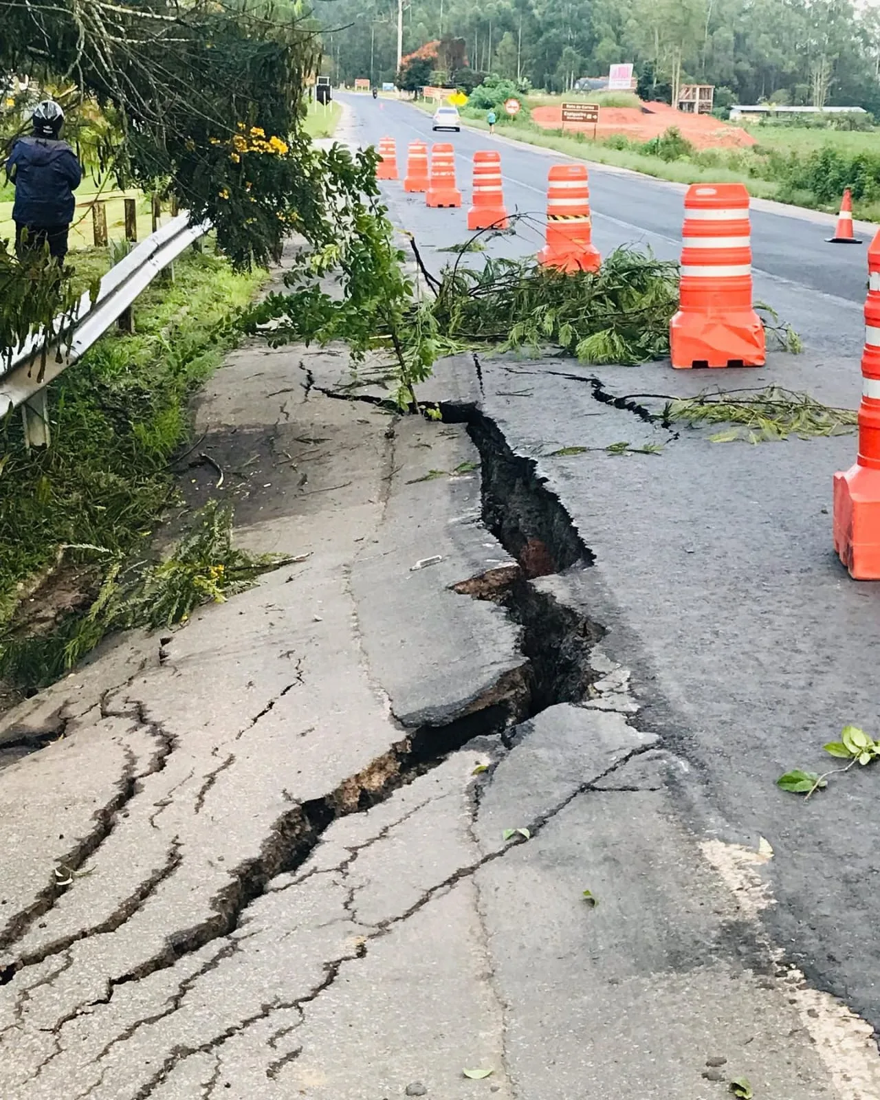 Trânsito volta a fluir normalmente em trecho da BR-262, após dois dias de interdição