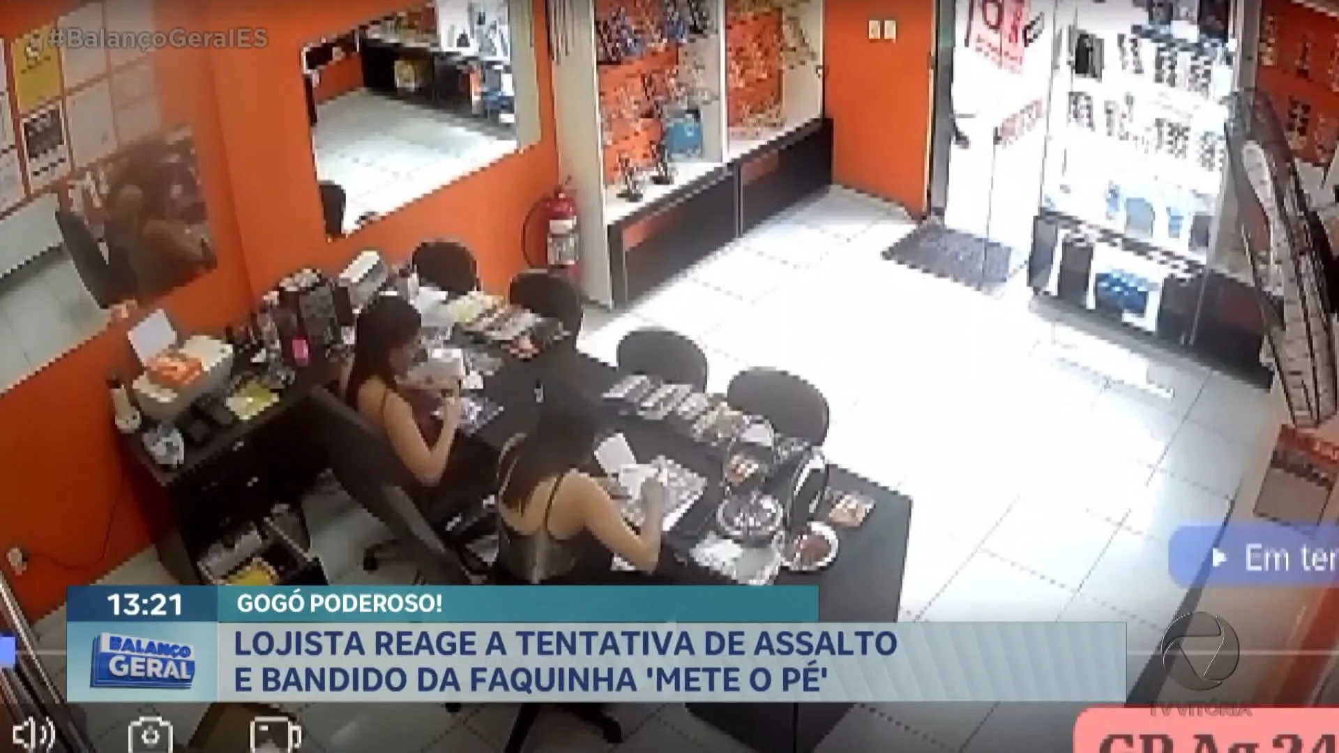 GOGÓ PODEROSO! LOJISTA REAGE A TENTATIVA DE ASSALTO E BANDIDO DA FAQUINHA "METE O PÉ"