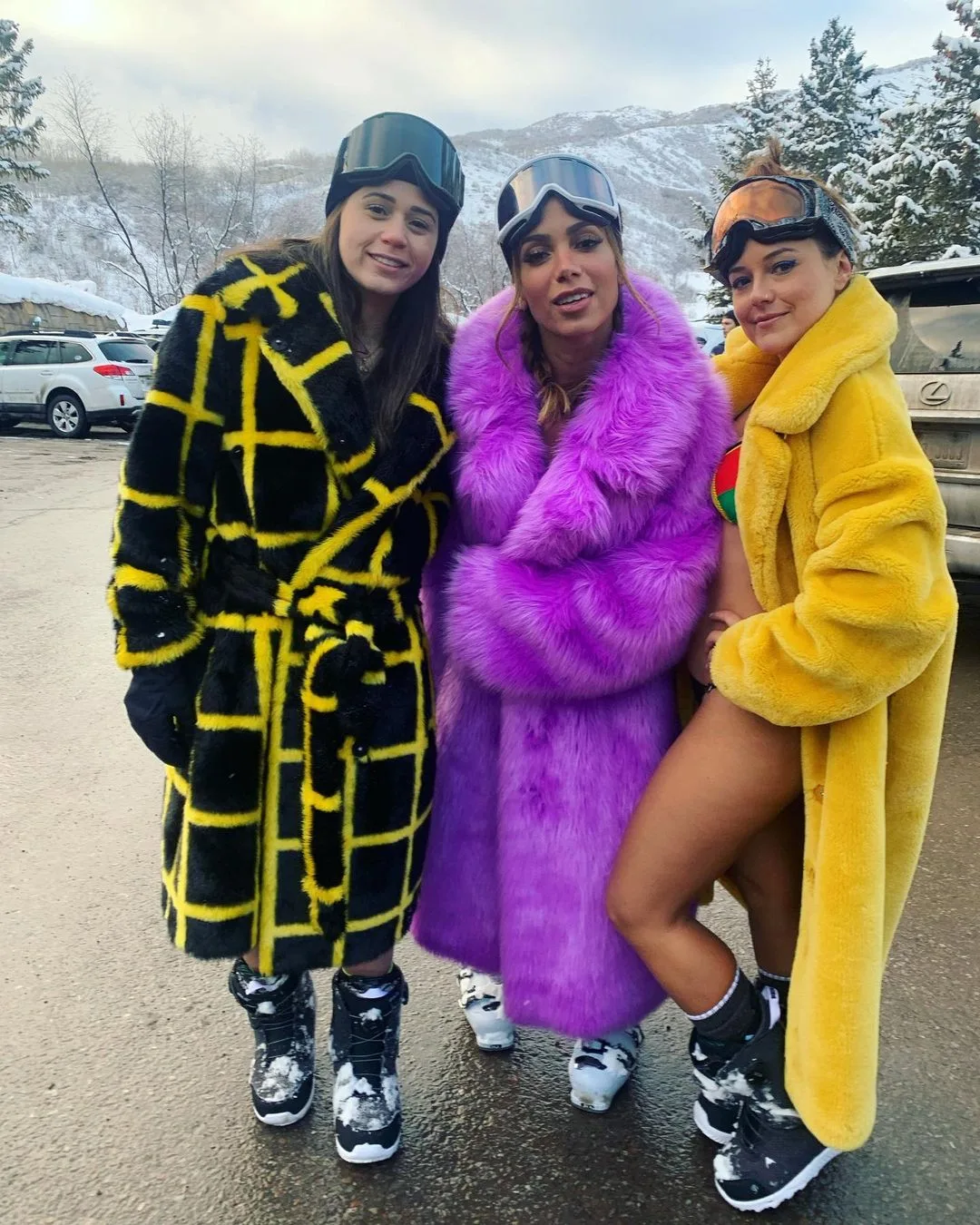 Anitta compartilha mais imagens dos bastidores do clipe de sua nova música, Loco