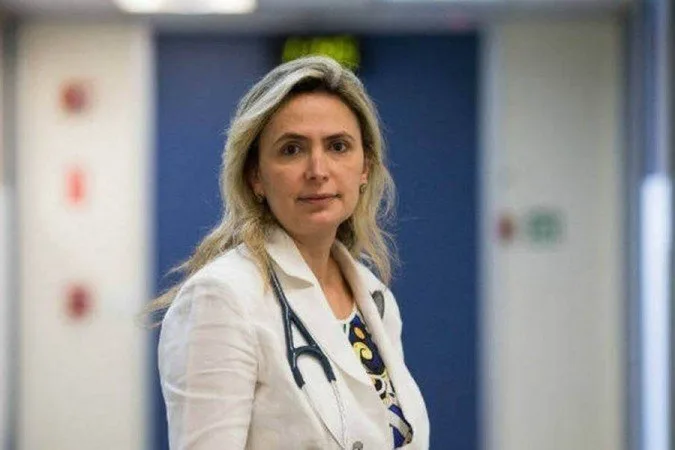 Pressionado, Bolsonaro decide tirar Pazuello da Saúde e se reúne com médica