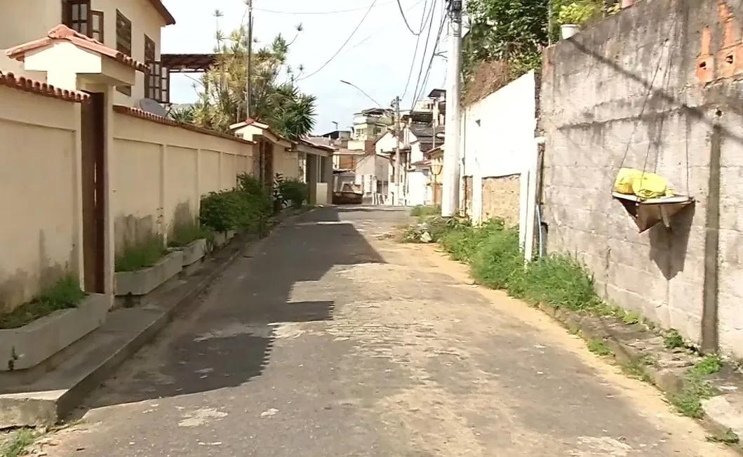 Homem é preso suspeito de enforcar e agredir o próprio pai; ele diz ouvir 'vozes'