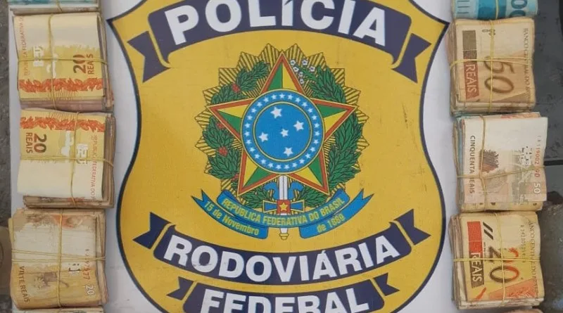 Motorista é preso transportando R$ 23 mil em dinheiro na BR-101, em Cariacica