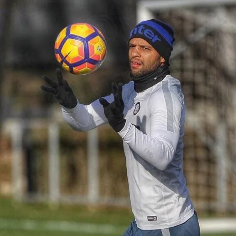 Na mira do Palmeiras, Felipe Melo fica fora de treinos da Inter de Milão