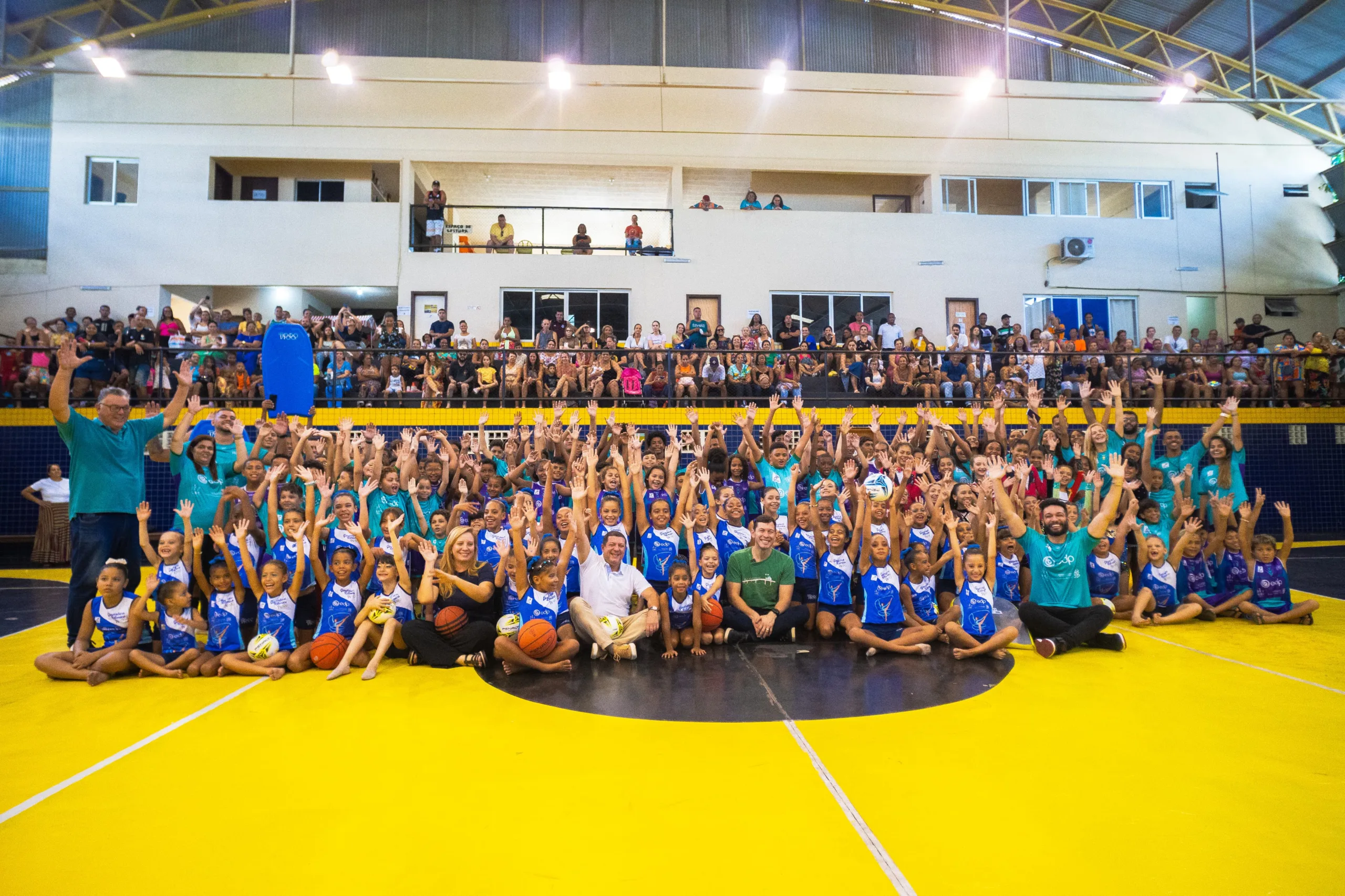 Projeto social reúne mais de 300 crianças para prática de esportes em Vila Velha