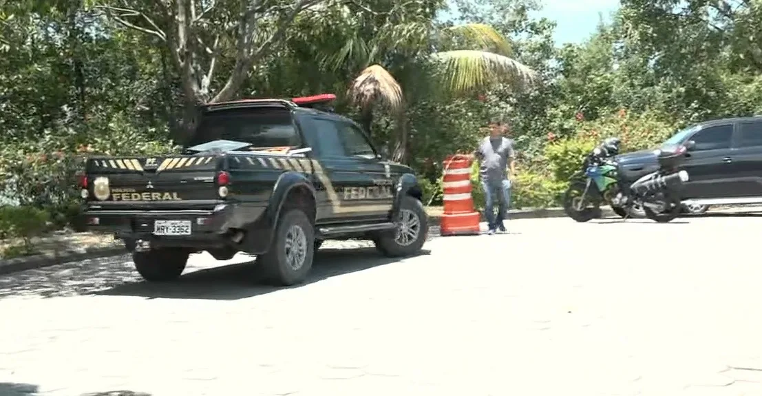 Suspeito de tráfico internacional é preso e joga celular na Baía de Vitória; mergulhadores fazem buscas no local