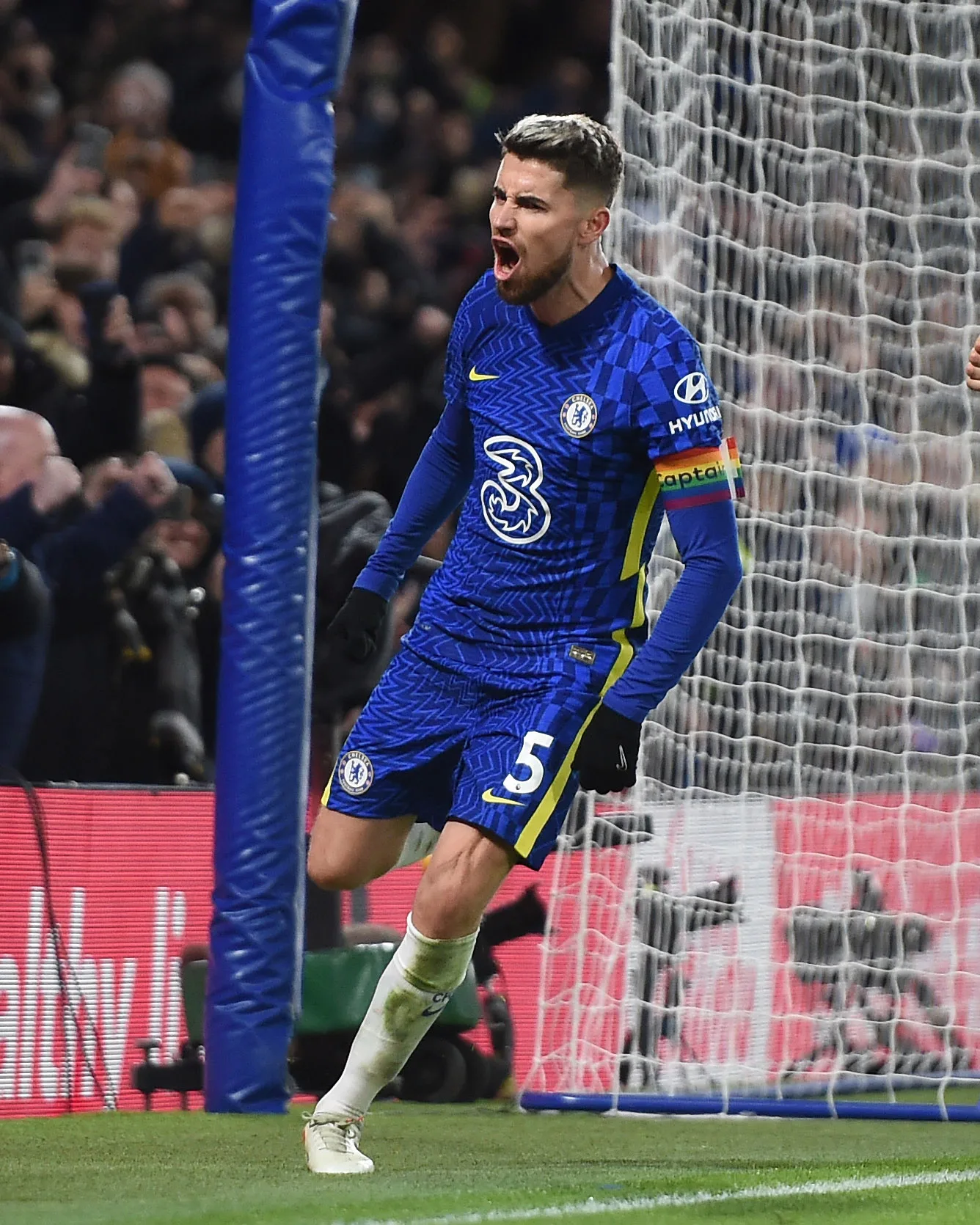 Jorginho marca e Chelsea busca empate com o Manchester United em casa