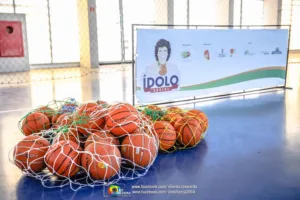 Anderson Varejão visita as crianças do seu projeto social voltado para o Basquete e Cidadania em Vitória/ES.