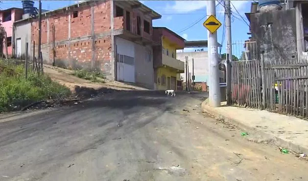 Em protesto, moradores pedem justiça após jovem morrer durante ação policial em Cariacica